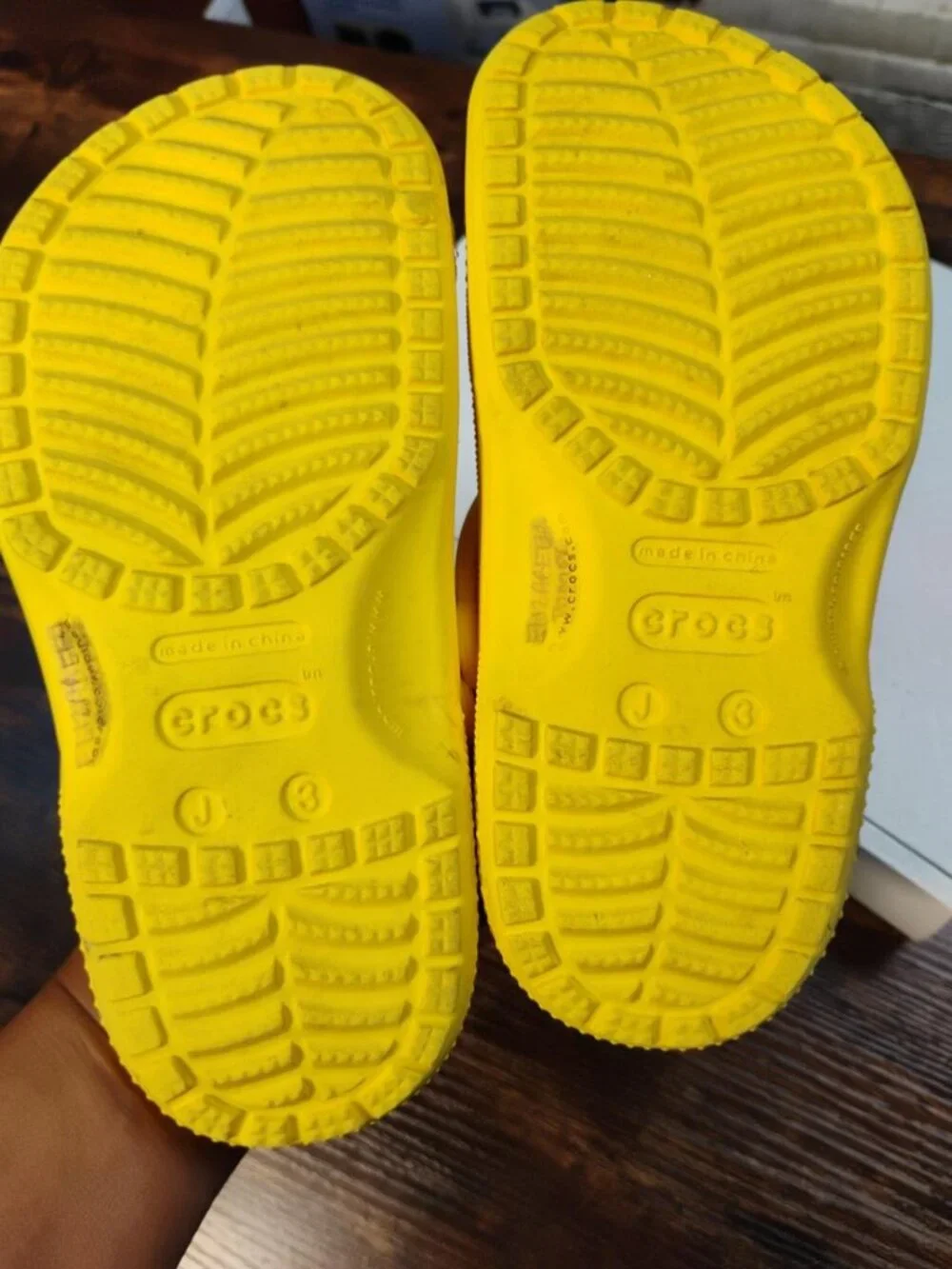 Crocs Classic Yellow Clogs Big Kids J3 With 2 Charms